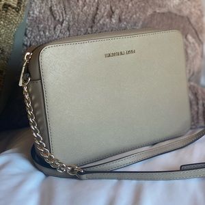 Micheal Kors Jet Set Large Leather Crossbody
